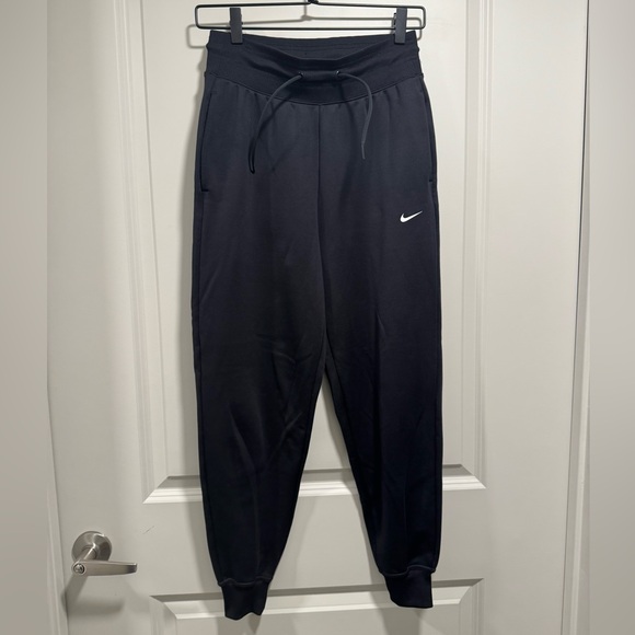 Nike Therma-Fit Black High-Waisted Pants - Picture 3 of 15